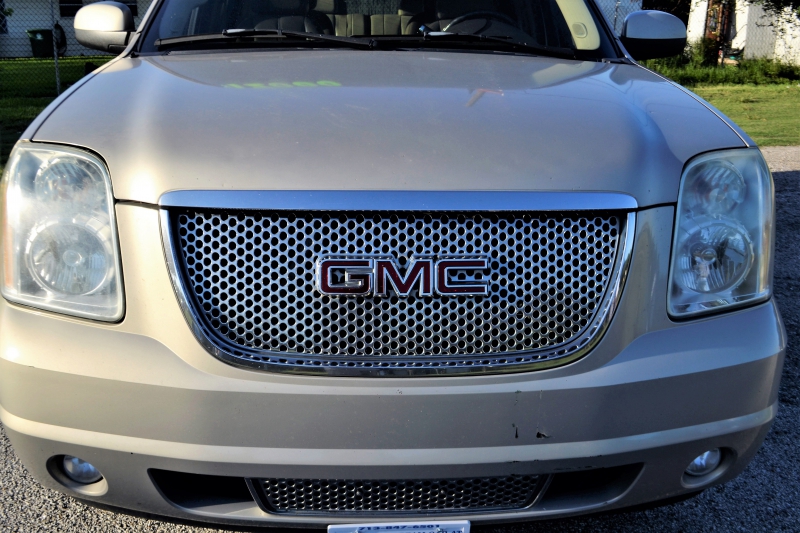 automobile-ST RAPHAEL-min_gmc-yukon-truck-grill-2828425